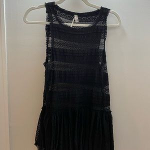 Sleeveless lace tunic